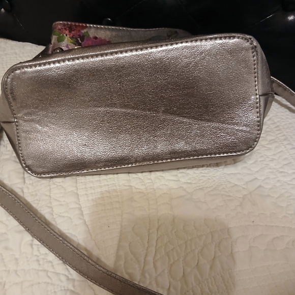 BETSY JOHNSON metallic floral purse - Picture 2 of 2